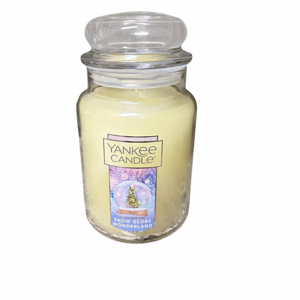 NWT Yankee Candle Snow Globe Wonderland Large Jar Candle